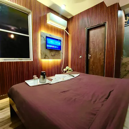 Tom Stay - 10 Min Walking Distance Nizamuddin Railway Station